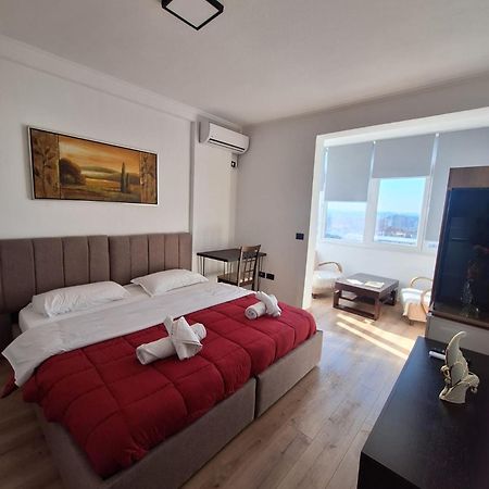 Albania Apartment Near Tirana City Center Double Or Twin Bed Kültér fotó