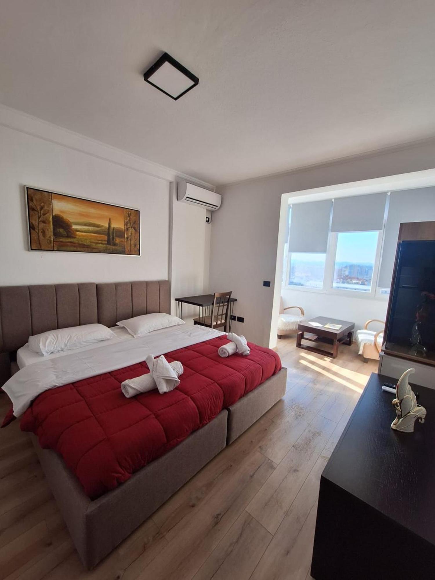 Albania Apartment Near Tirana City Center Double Or Twin Bed Kültér fotó