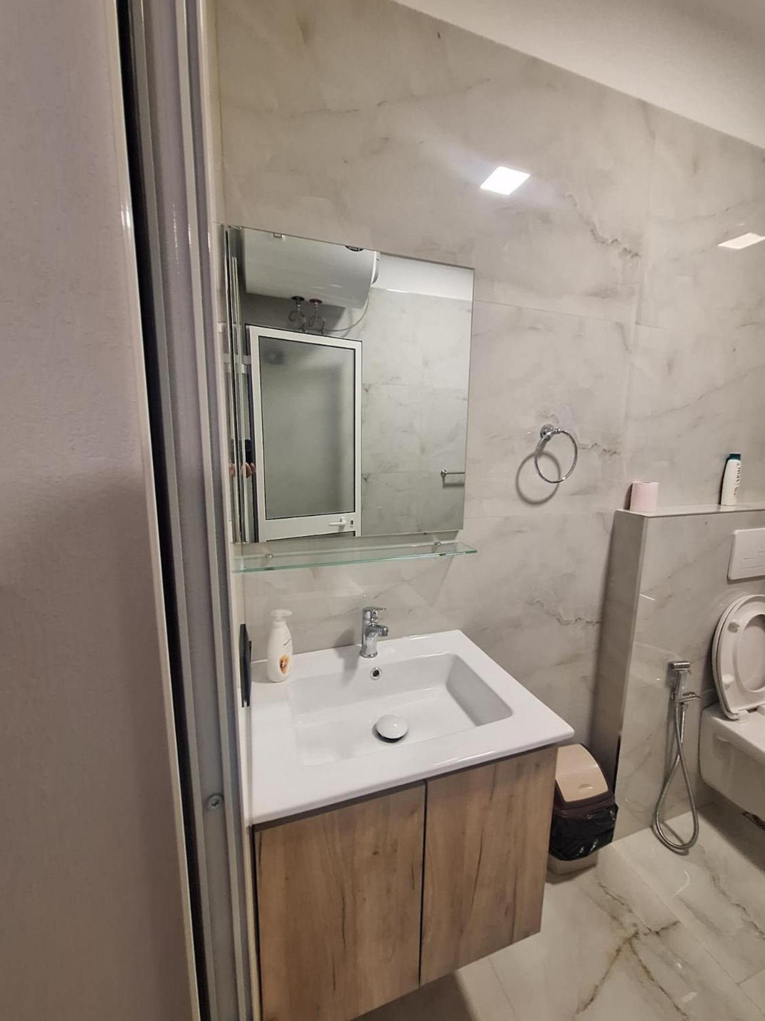 Albania Apartment Near Tirana City Center Double Or Twin Bed Kültér fotó