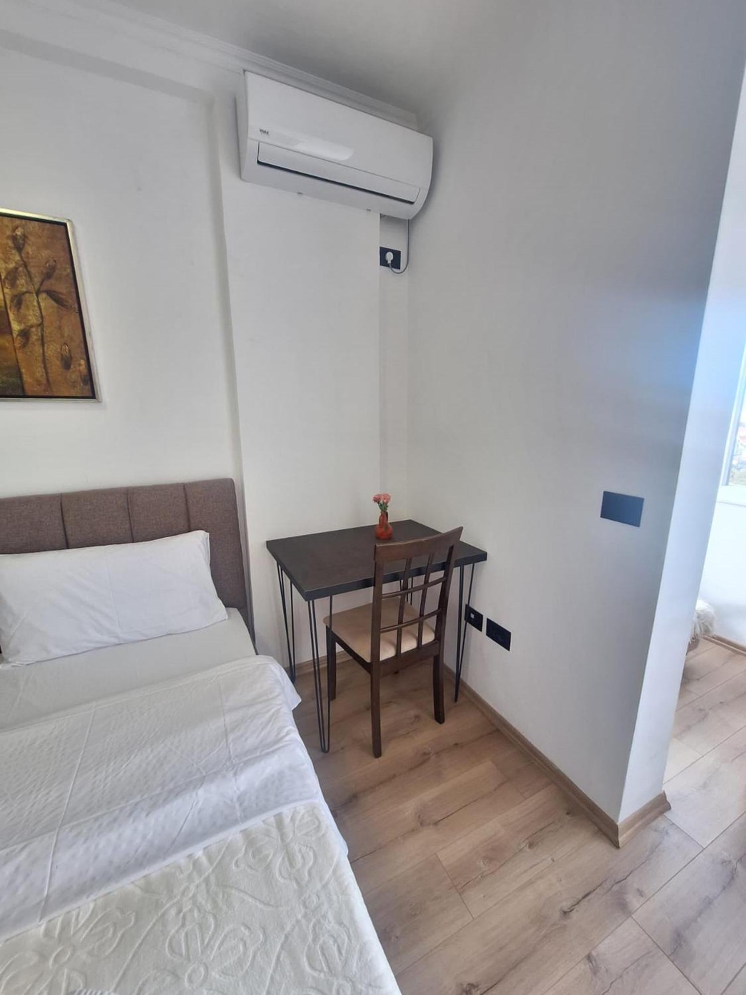 Albania Apartment Near Tirana City Center Double Or Twin Bed Kültér fotó