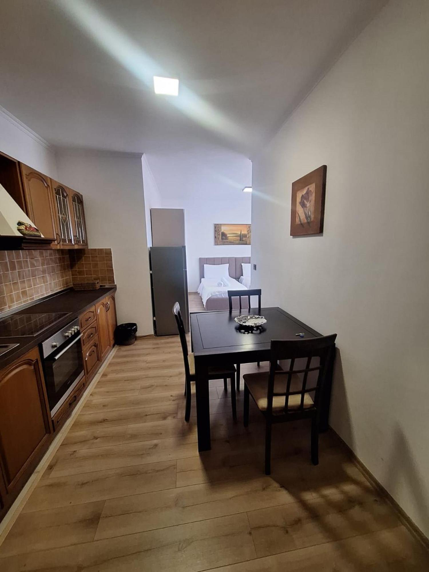 Albania Apartment Near Tirana City Center Double Or Twin Bed Kültér fotó