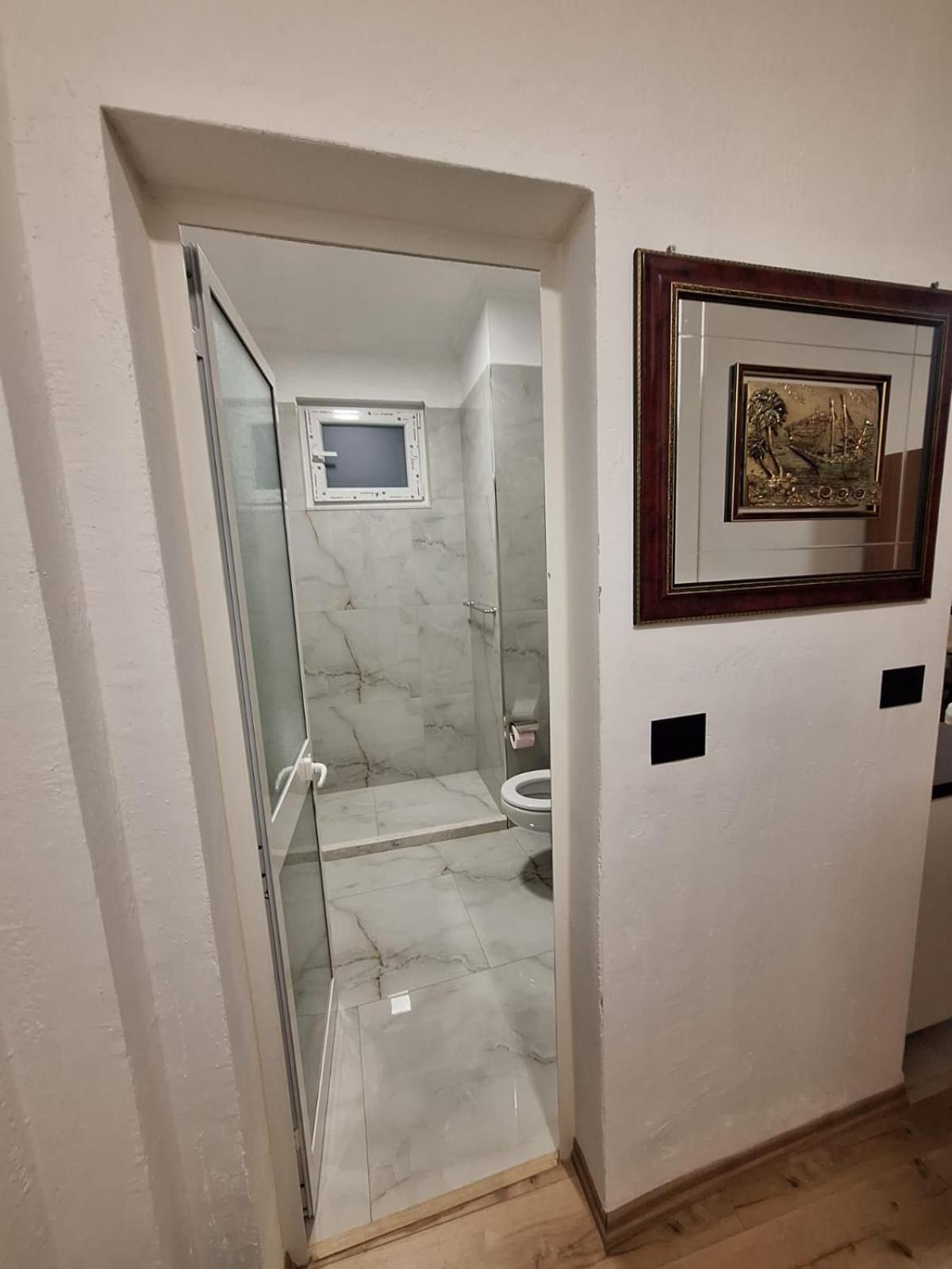 Albania Apartment Near Tirana City Center Double Or Twin Bed Kültér fotó